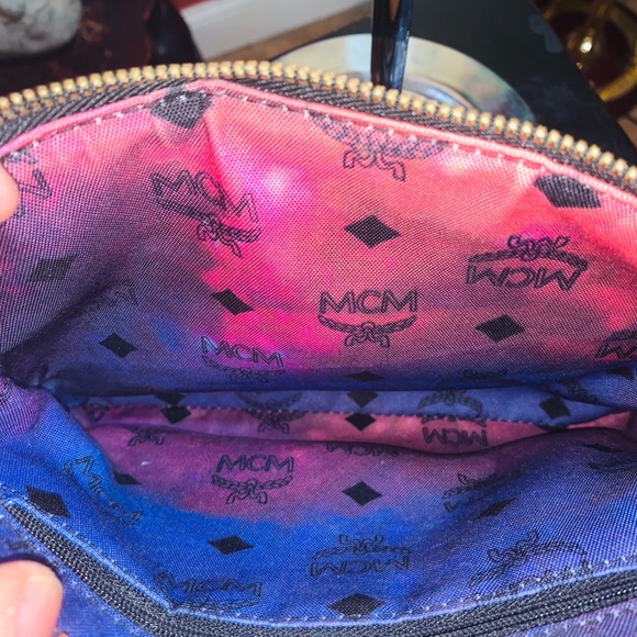 ☄️SOLD☄️MCM Vicetos Galaxy Anya Wristlet - Picture 2 of 7